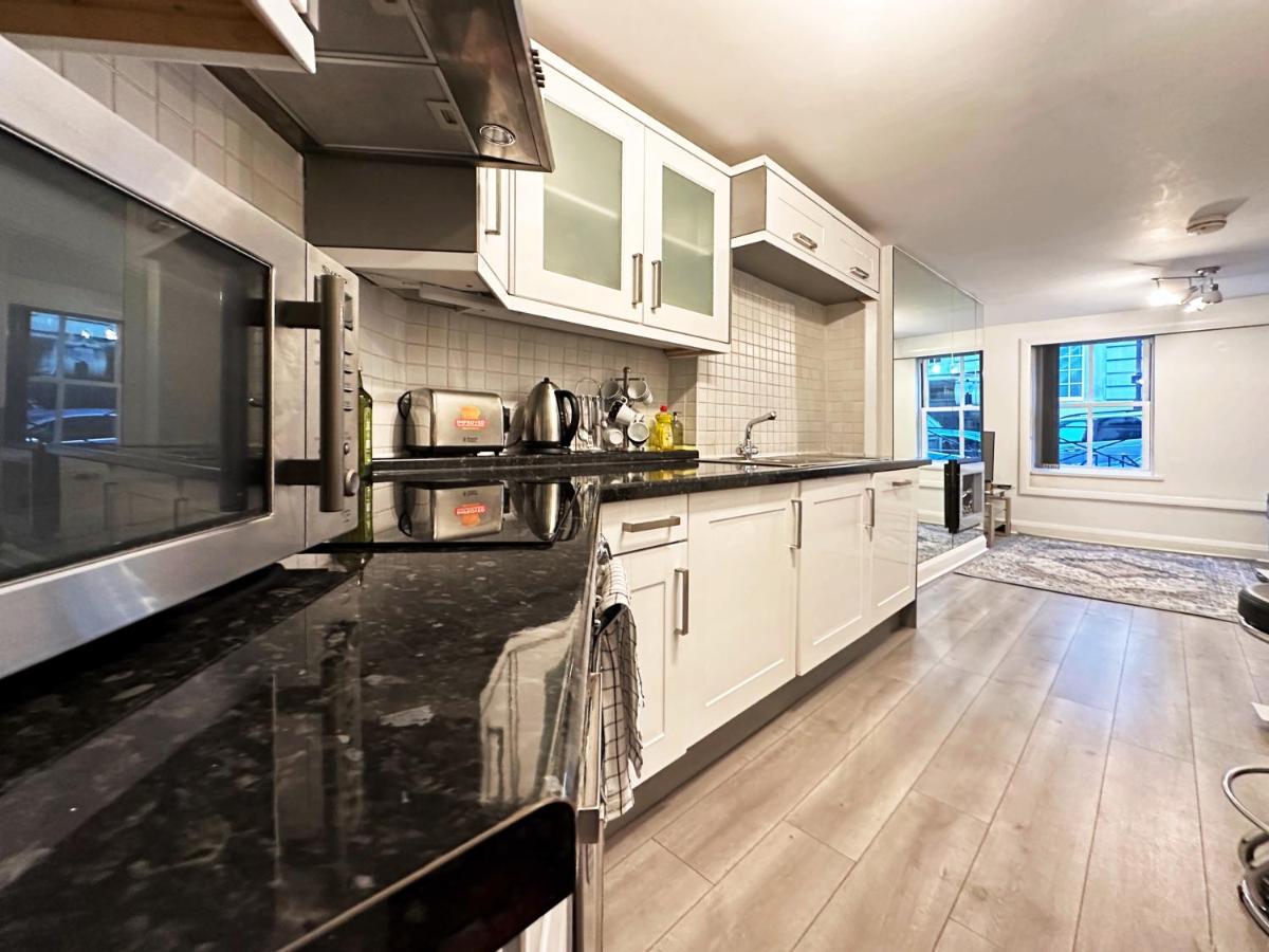 Chic Apartment In Mayfair ロンドン エクステリア 写真